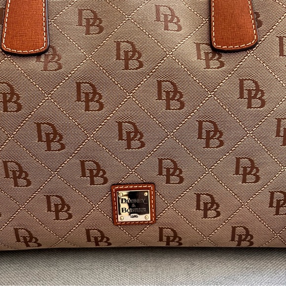 Dooney & Bourke Jacquard Maxi Quilt Ashton Tote - Picture 7 of 9